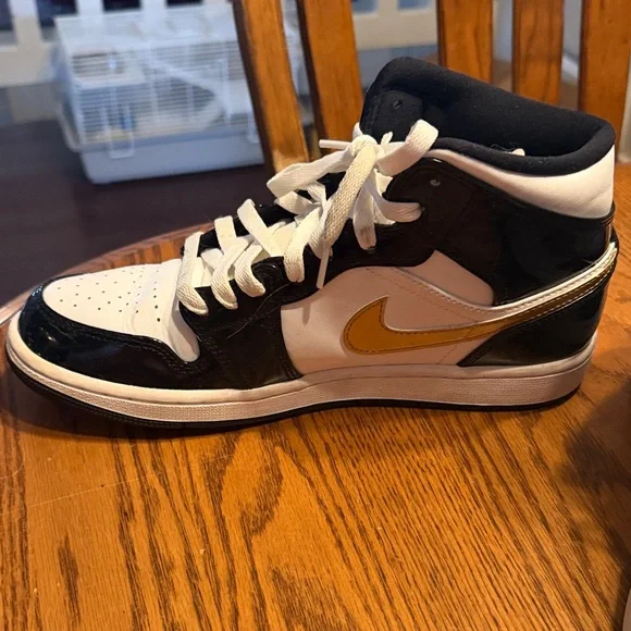 Nike Air Jordan White and Gold Sneakers - Picture 5 of 7